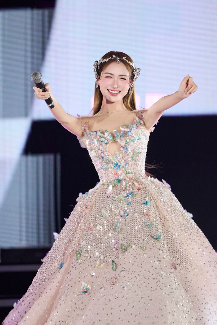 Hòa Minzy ngày càng nhận được nhiều tình cảm của khán giả nhờ sự nỗ lực trong âm nhạc lẫn hình ảnh cá nhân.