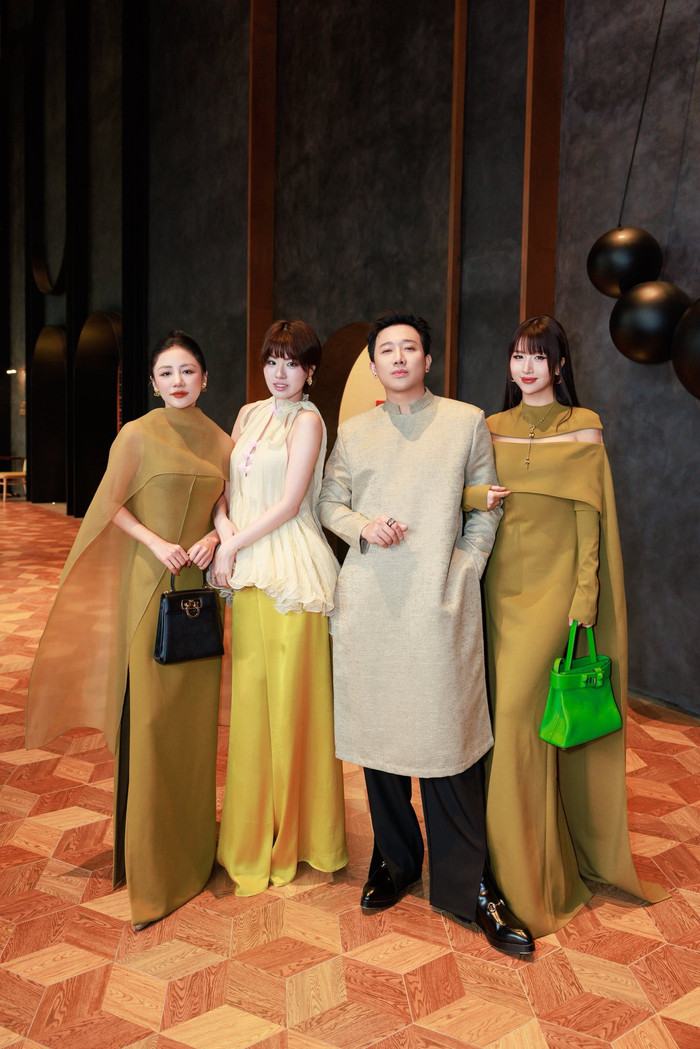 Phim của Trấn Thành đang được nhiều khán giả ở nước ngoài đón nhận. Ở Việt Nam, phim đạt doanh thu hơn 447 tỷ.