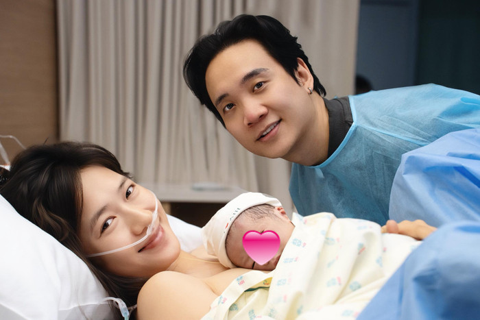 JustaTee lần đầu công khai khoảnh khắc vợ sinh con thứ ba.&nbsp;