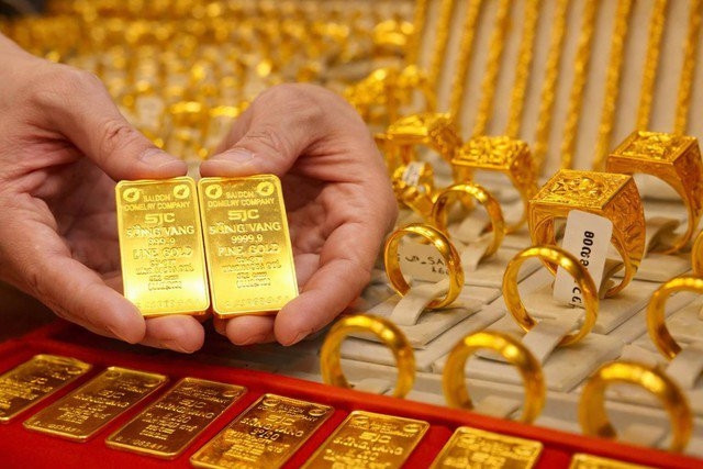 Mua vàng vùng đỉnh đầu tháng 3, nhiều người lỗ tới hàng chục triệu đồng mỗi lượng. Ảnh minh hoạ