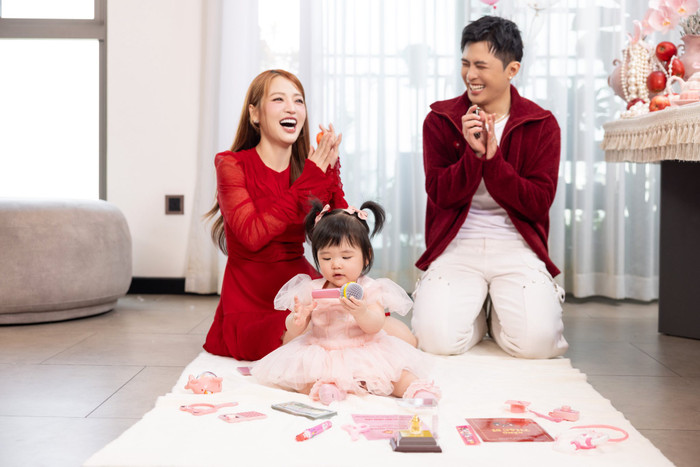 Cặp đôi đang có cuộc sống viên mãn bên con gái nhỏ.&nbsp;