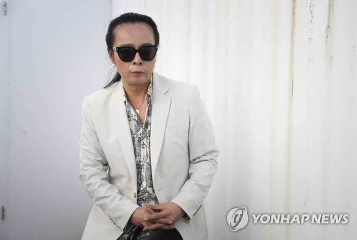 Huyền thoại nhạc Rock 'hốt bạc' gần 2 tỷ đồng nhờ IU Ảnh 2