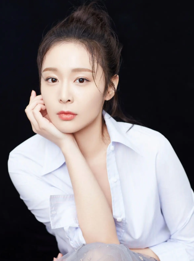 Cao Diệp tiếp tục khẳng định phong thái người phụ nữ độc lập, tự chủ trong vai diễn mới. - Ảnh: Baidu