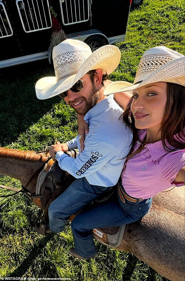 Bella Hadid từng có khoảng thời gian mặn nồng bên bạn trai. Ảnh: ab_peformancehorses