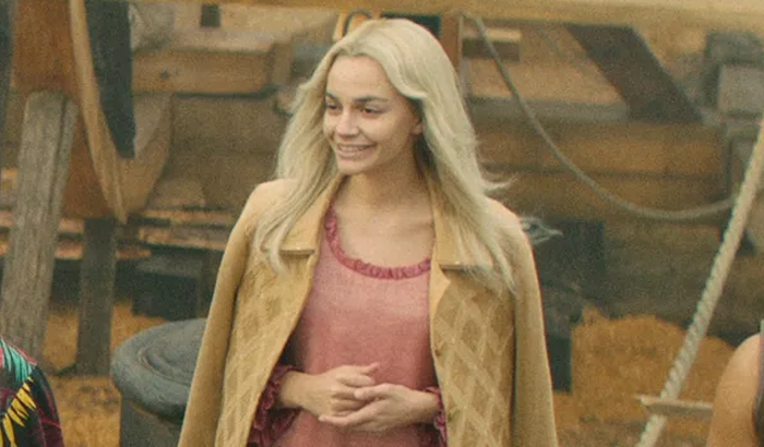 Celeste Loots mang đến màu sắc nhẹ nhàng với vai Kaya.