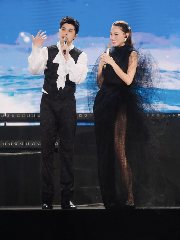 Hồ Ngọc Hà diện đồ xuyên thấu đi diễn, một chi tiết gây xôn xao Ảnh 3