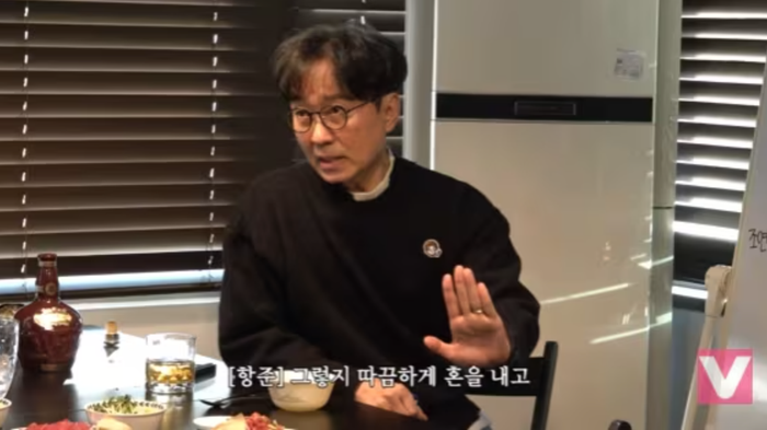 Đạo diễn Jang Hang-jun chia sẻ về qui tắc ngầm trong văn hoá làm việc tại Hàn Quốc. - Ảnh: The Chosun Daily