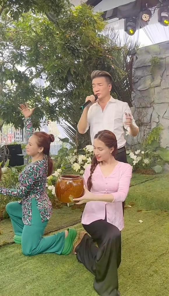 Giọng ca Bắc Bling quẩy nhiệt tình ở đám cưới miền Tây của GinPu.