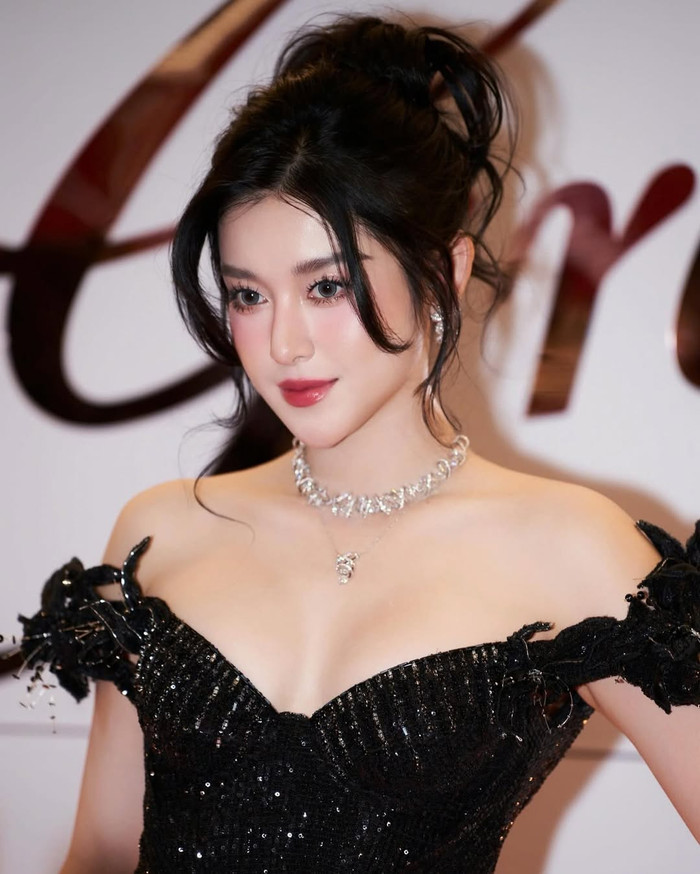 Huyền My ghi dấu ấn với nhan sắc quyến rũ, sang trọng. Ảnh: IGNV