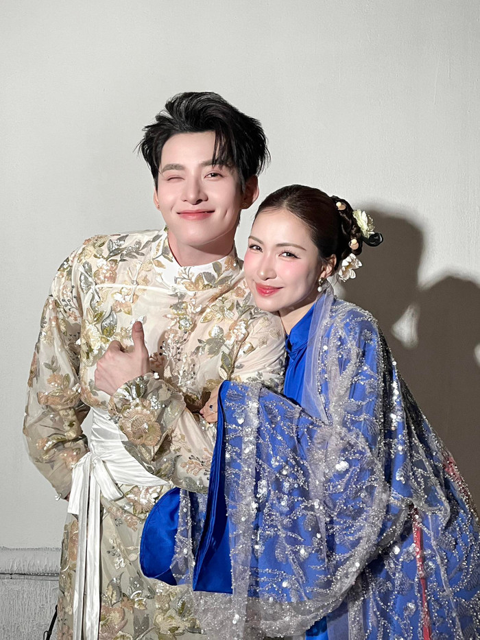 Có thể là hình ảnh về một hoặc nhiều người