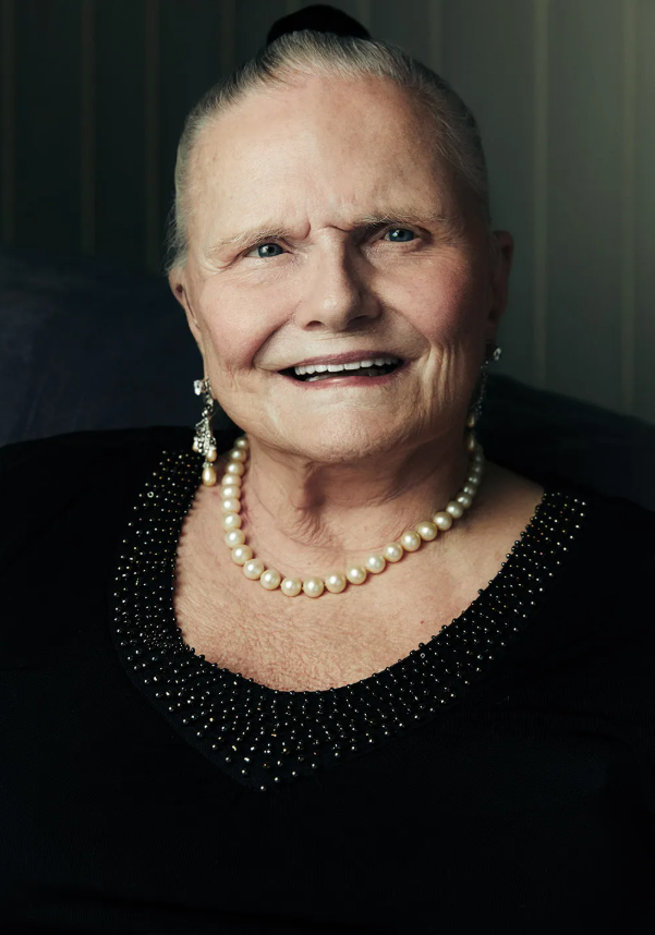 Valerie Perrine những năm sau này, khi đối mặt với bệnh Parkinson nhưng vẫn giữ tinh thần lạc quan (Ảnh: Christopher Patey)