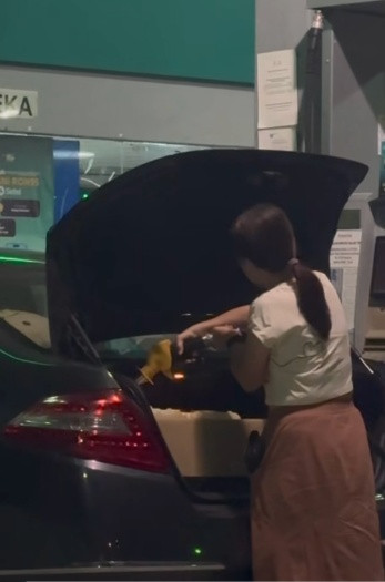 Cặp vợ chồng có hành vi gây bức xúc khi xăng tăng giá, bị phạt nặng Ảnh 3