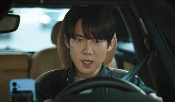 Phân cảnh đầy nghẹt thở được Yoo Yeon Seok thể hiện, chứng minh thực lực diễn xuất của nam tài tử. - Ảnh: The Chosun Daily
