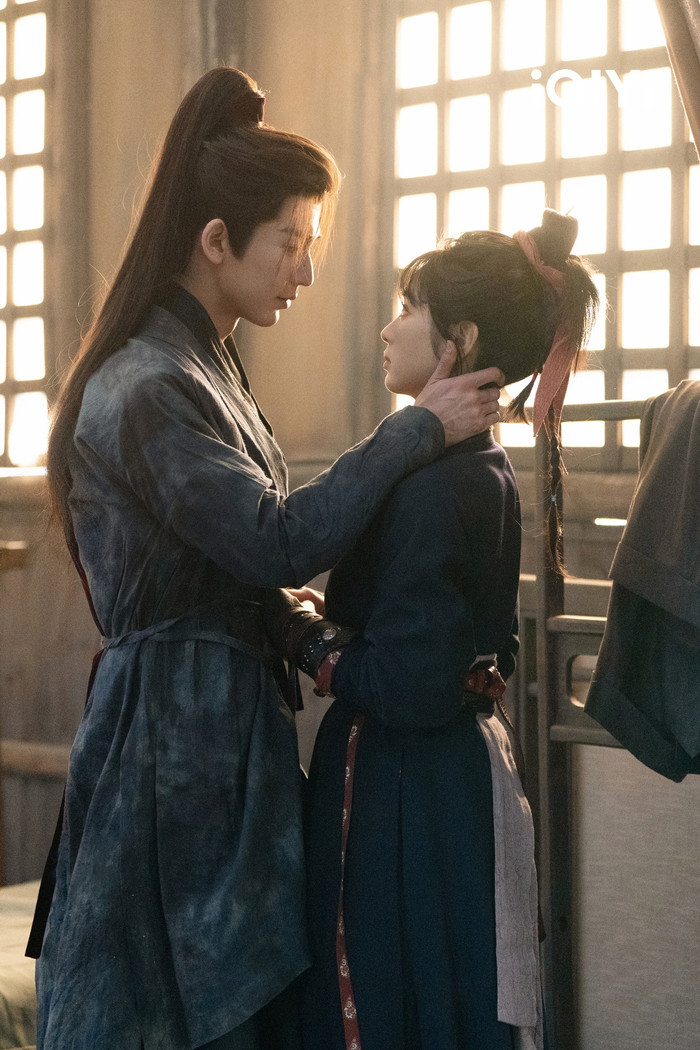 Giữa bối cảnh bão hòa của dòng phim cổ trang tình cảm, Trục Ngọc bất ngờ tạo được dấu ấn khi đạt mức điểm 6.8 trên Douban.