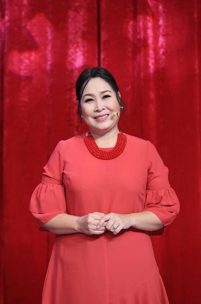 NSND Hồng Vân chính thức khép lại hành trình phòng vé đầy tiếc nuối với bộ phim Nhà Mình Đi Thôi.