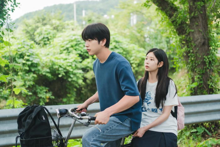 Một phân cảnh cảm xúc trong phim, thể hiện màu sắc melodrama nhẹ nhàng