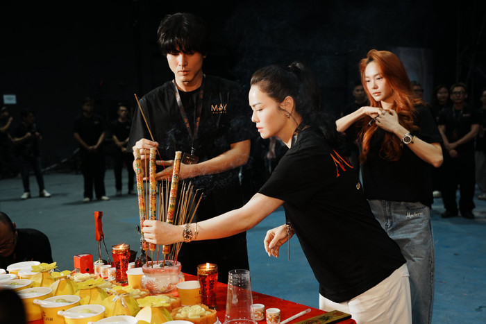 Diễn viên Nhật Kim Anh tại buổi cúng khai máy phim Mẹ Mìn.&nbsp;