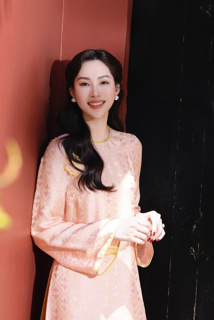 Đặng Thu Thảo gây ấn tượng với nhan sắc nhẹ nhàng, trong trẻo.