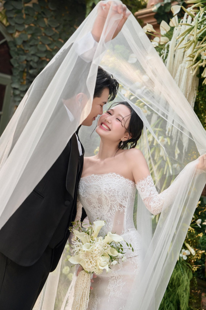 Nhung Gumiho tung ảnh cưới lãng mạn.