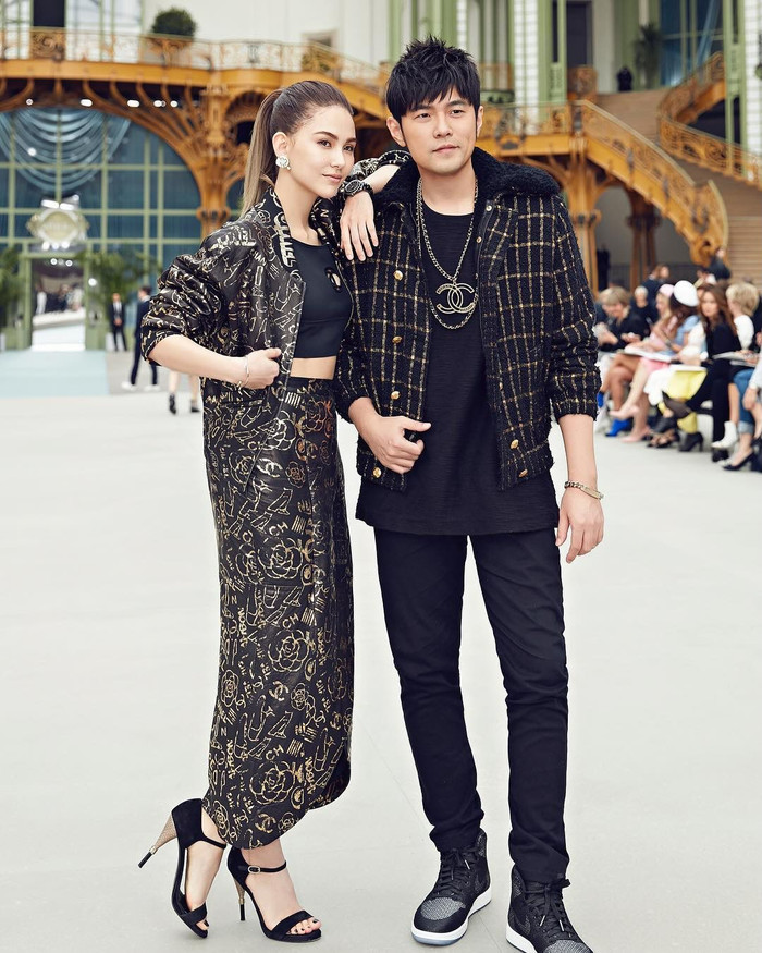 Nam ca sĩ và vợ đồng hành cùng nhau tại nhiều sự kiện. Ảnh: Côn Lăng