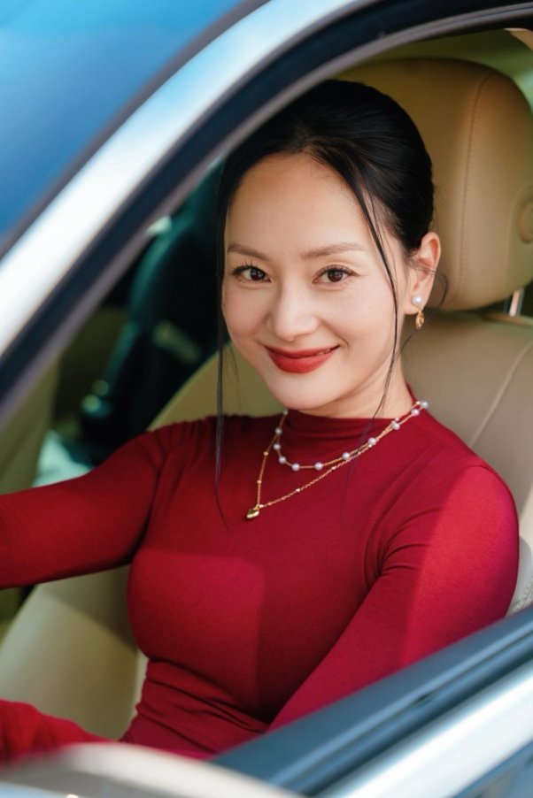 Diễn viên Lan Phương trong giai đoạn hiện tại với hình ảnh nhẹ nhàng, điềm tĩnh