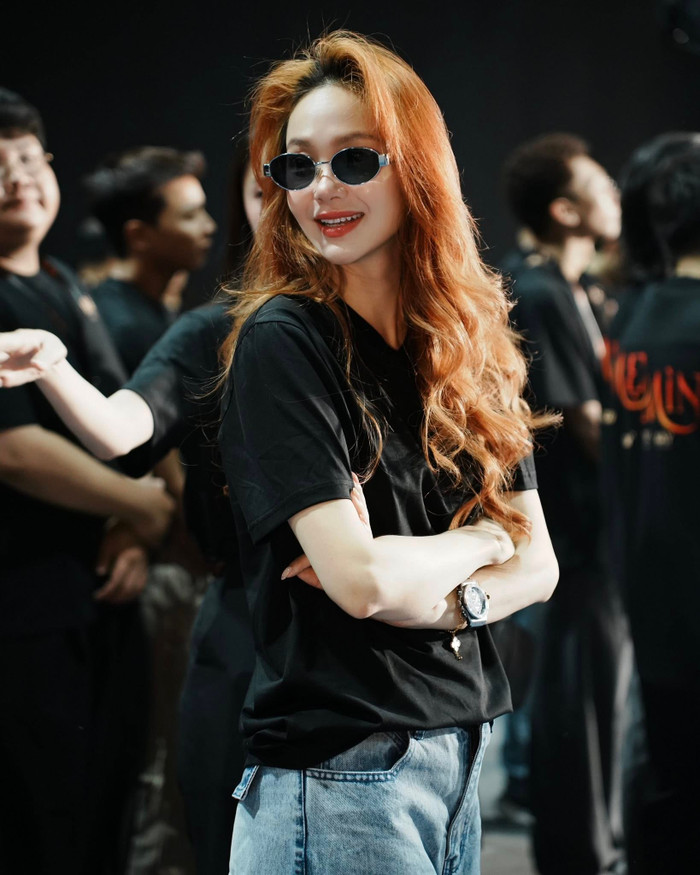 Minh Hằng tại buổi cúng khai máy dự án phim Mẹ Mìn.