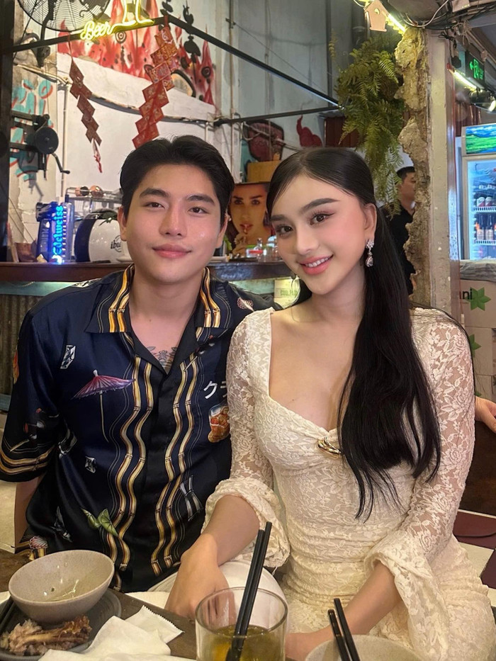 Lâm Khánh Chi thường xuyên đăng ảnh bên chàng trai này.