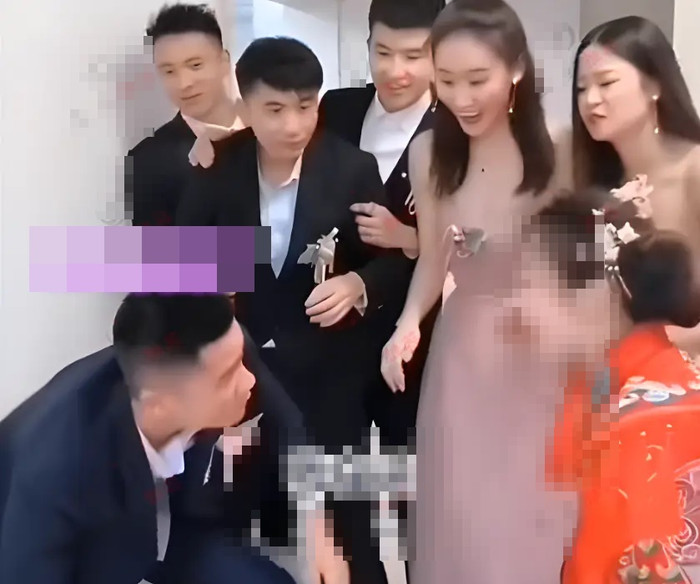 Chú rể ôm nhầm em vợ ngay tại lễ rước dâu, cô dâu có phản ứng gây xôn xao Ảnh 5