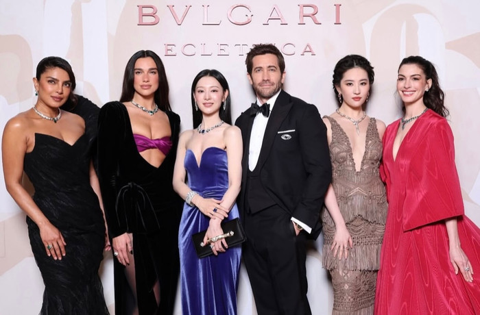 Tuy nhiên người đẹp họ Kim vẫn không kém cạnh khi tự tin đọ sắc cùng 'thần tiên tỷ tỷ' Lưu Diệc Phi và minh tinh Anne Hathaway. - Ảnh: Sohu