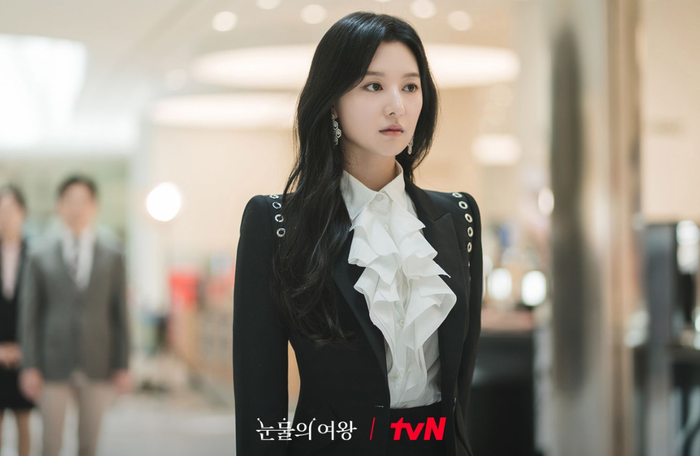 Thần thái ngút trời của Kim Ji Won trong Nữ Hoàng Nước Mắt từng làm chao đảo fans hâm mộ. - Ảnh: tvN