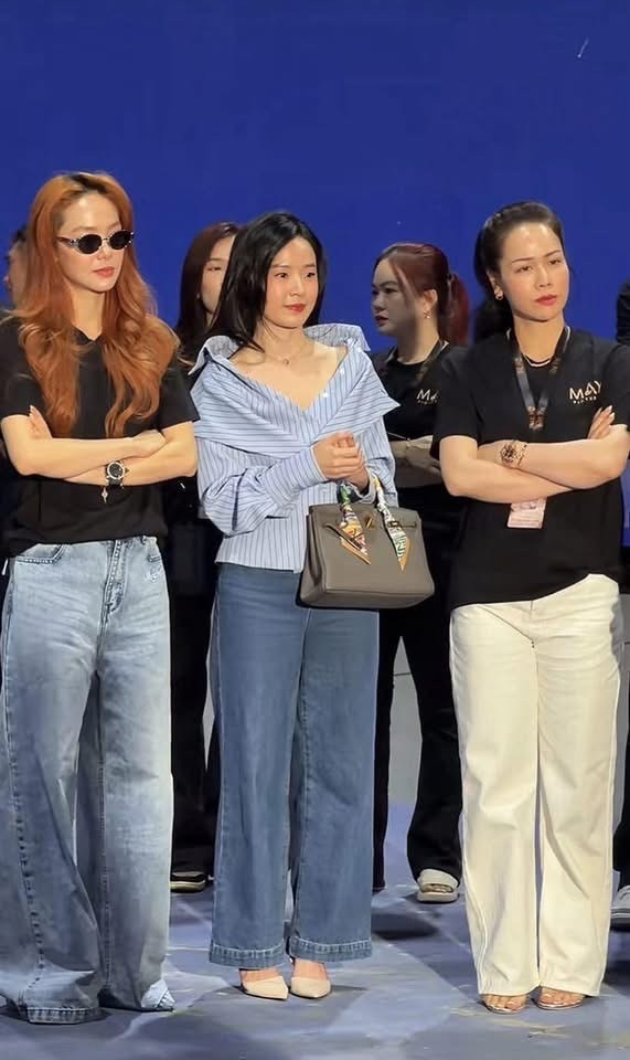 Midu tại buổi khai máy phim Mẹ Mìn cùng Minh Hằng và Nhật Kim Anh. - Ảnh: NSX