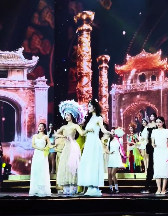 Các người đẹp đang hăng say tập luyện cho Dance of Vietnam. Ảnh: FBNV