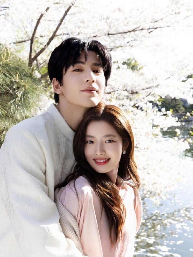 Từ Nhược Hàm và Trương Lăng Hách tạo nên khung hình đầy yên bình trong dự án phim chữa lành. - Ảnh: Sohu