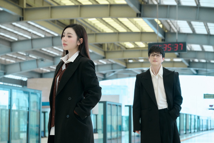 Bộ ảnh gợi lên một tình yêu sâu đậm nhưng dường như chứa đựng nhiều nỗi niềm.