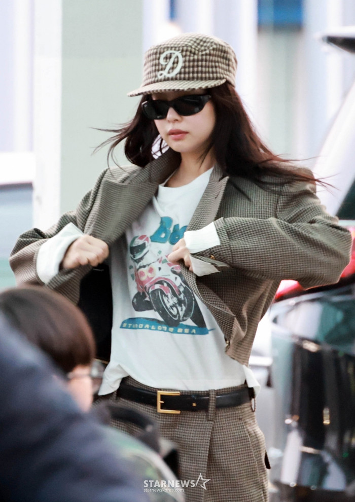 Jennie bị chỉ trích 'thái độ ngôi sao' tại sân bay Ảnh 3