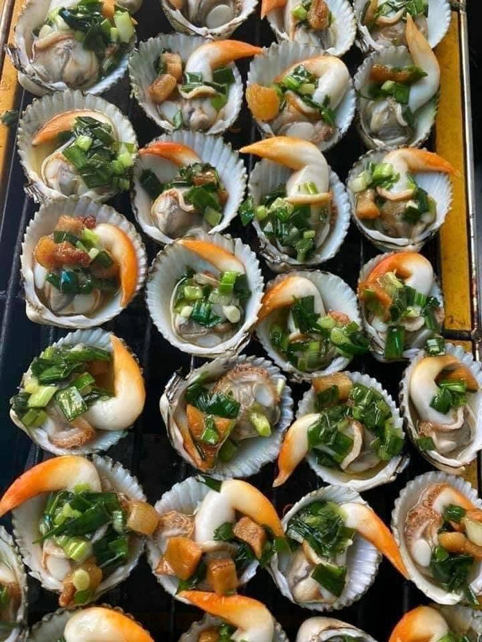 M ón sò mông (sò mồng) nướng mỡ hành. (Ảnh minh họa từ Internet)