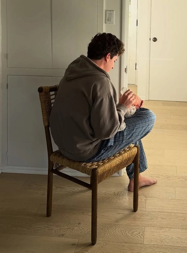 'Hoàng tử tình ca' Charlie Puth đón con trai đầu lòng, làng giải trí rộn ràng chúc mừng Ảnh 1