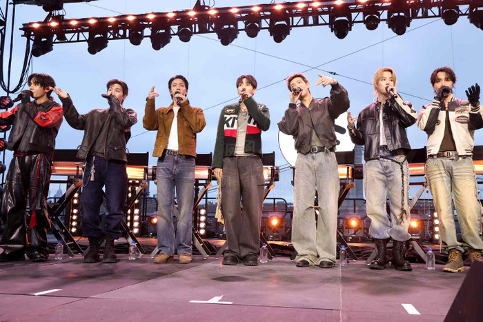 Jin bị 'ra rìa' trong album trở lại của BTS, cộng đồng fan thất vọng Ảnh 2