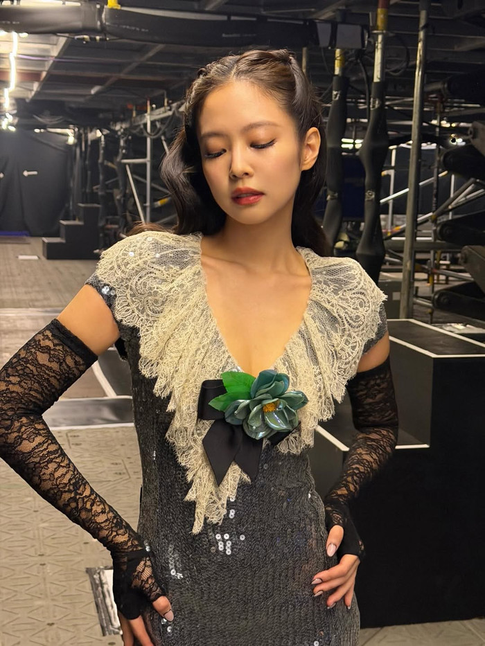Jennie lựa chọn im lặng khi vướng ồn ào ở sân bay. Ảnh: IGNV