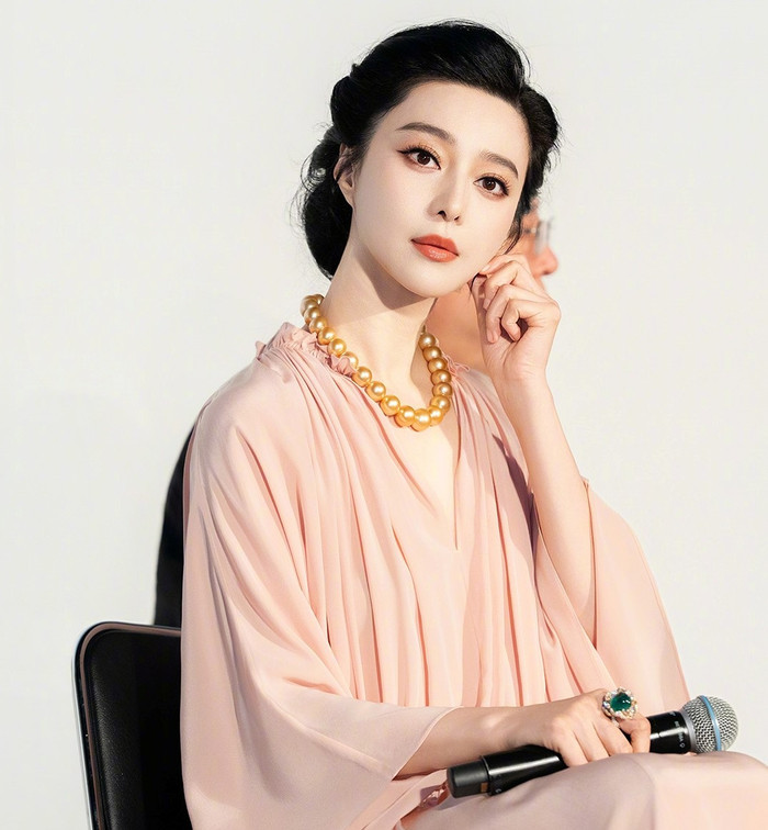 Nữ diễn viên vẫn giữ được sức hút mạnh mẽ sau scandal. Ảnh: Weibo