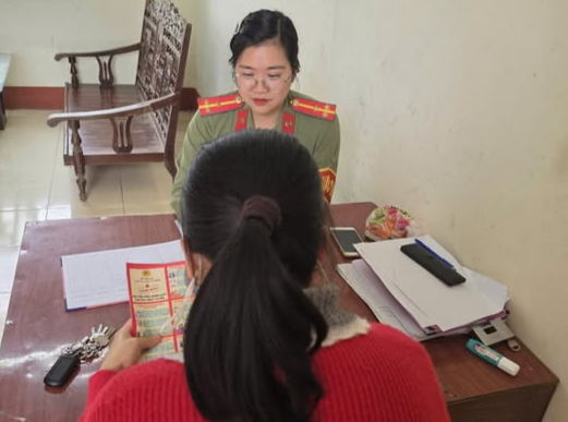 Chị Đ.T.L trình báo tại cơ quan Công an.&nbsp;