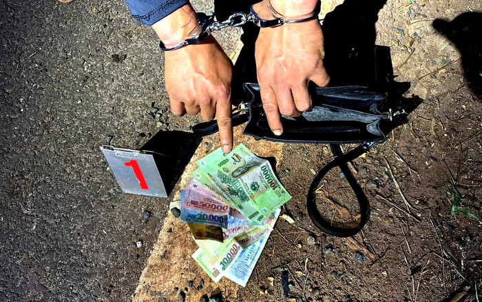 Bùi Văn Sơn bị bắt giữ cùng tang vật và phương tiện gây án.&nbsp;