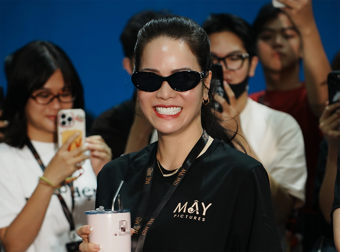 Nhật Kim Anh trong buổi cúng khai máy một dự án điện ảnh mới đây.