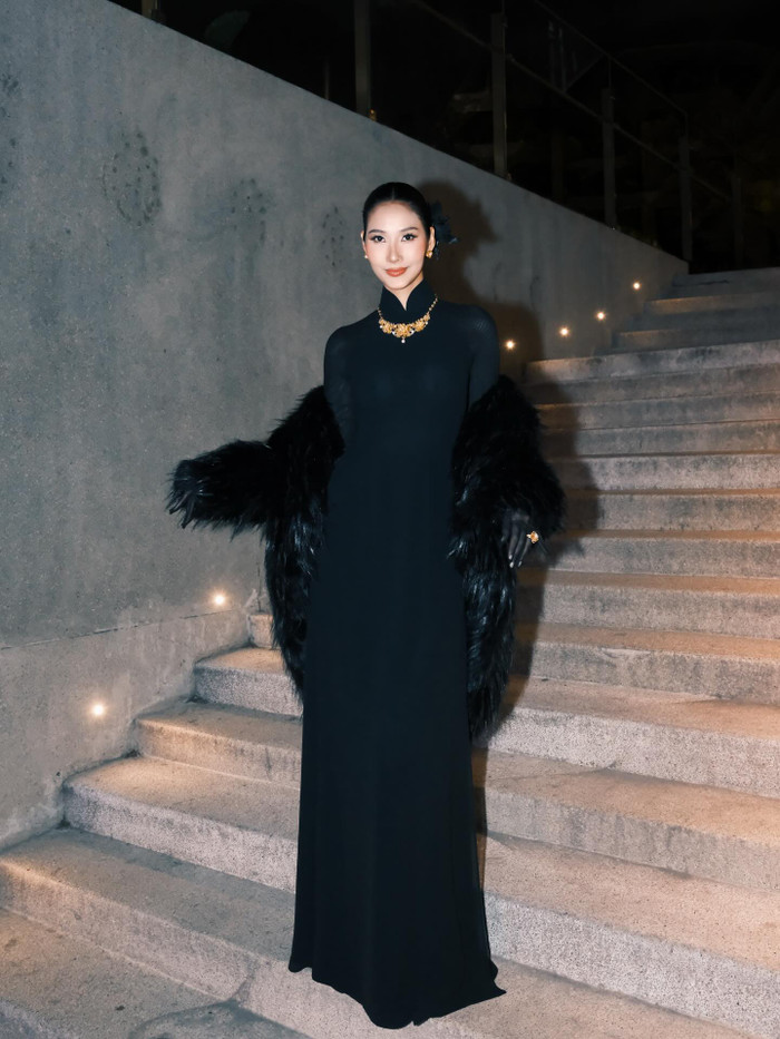 Hoàng Thùy lựa chọn áo dài truyền thống cho sự kiện quốc tế. Ảnh: FBNV