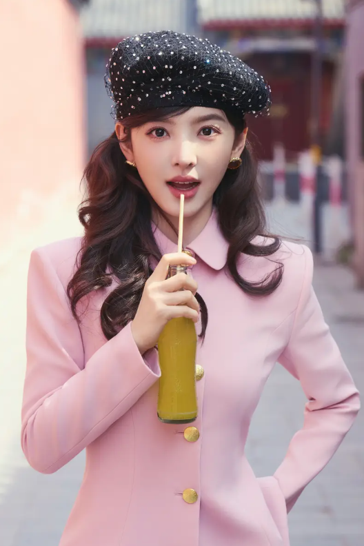 &nbsp;Chương Nhược Nam trở thành tâm điểm chú ý khi đăng tải loạt hình ảnh mới.