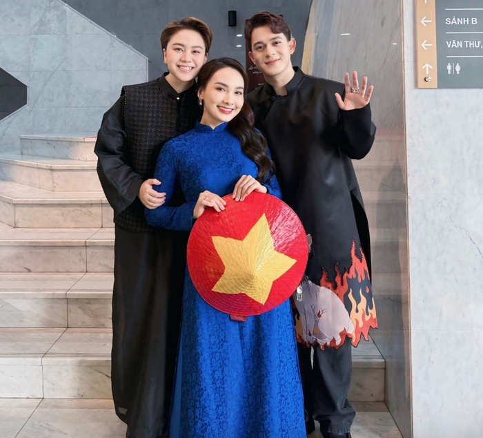 Bảo Thanh cười tươi rói khi đứng chung hình với Bảo Hân và Quang Anh. Ảnh: FBNV