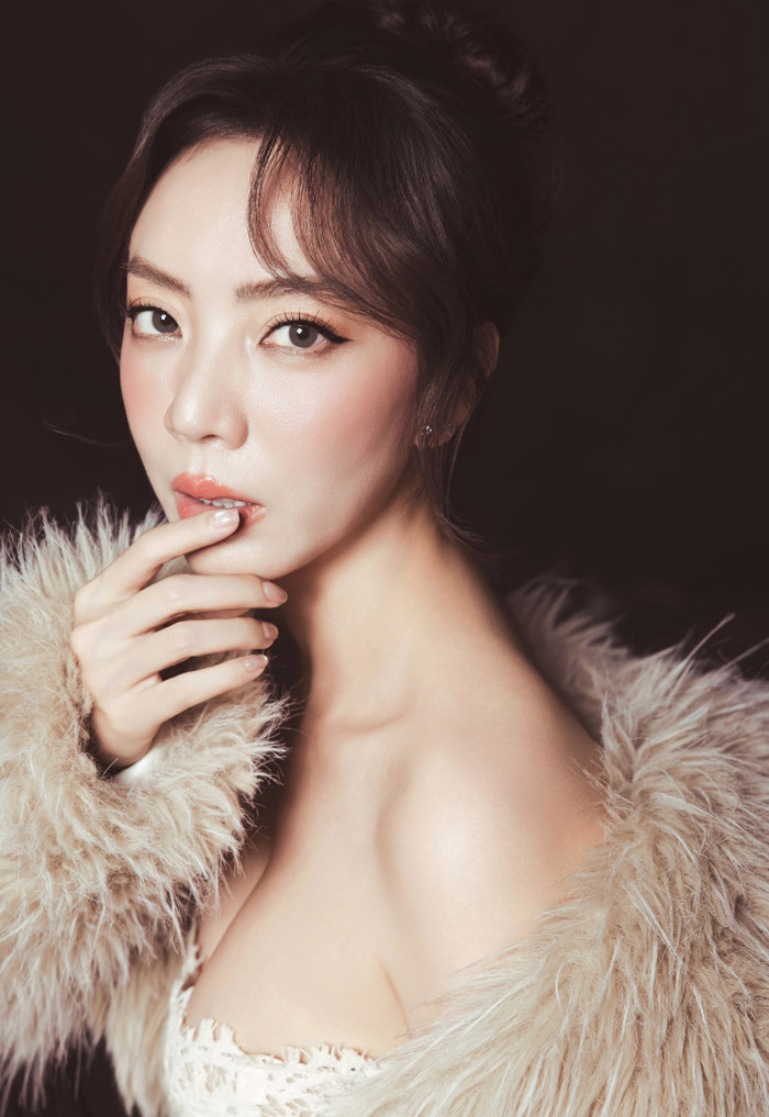 Vẻ bề ngoài rạng rỡ nhưng cũng không kém phần mặn mà của nữ diễn viên. Ảnh: FBNV