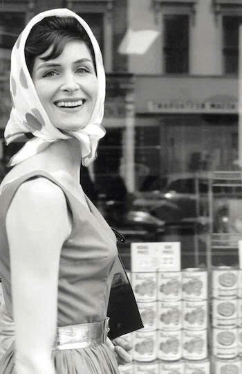 Hình ảnh của bà khi còn thiếu nữ.