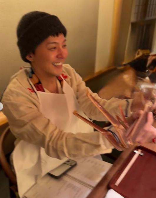 Nam ca sĩ thoải mái chia sẻ cuộc sống hiện tại của mình trên mạng xã hội. Ảnh: IGVN