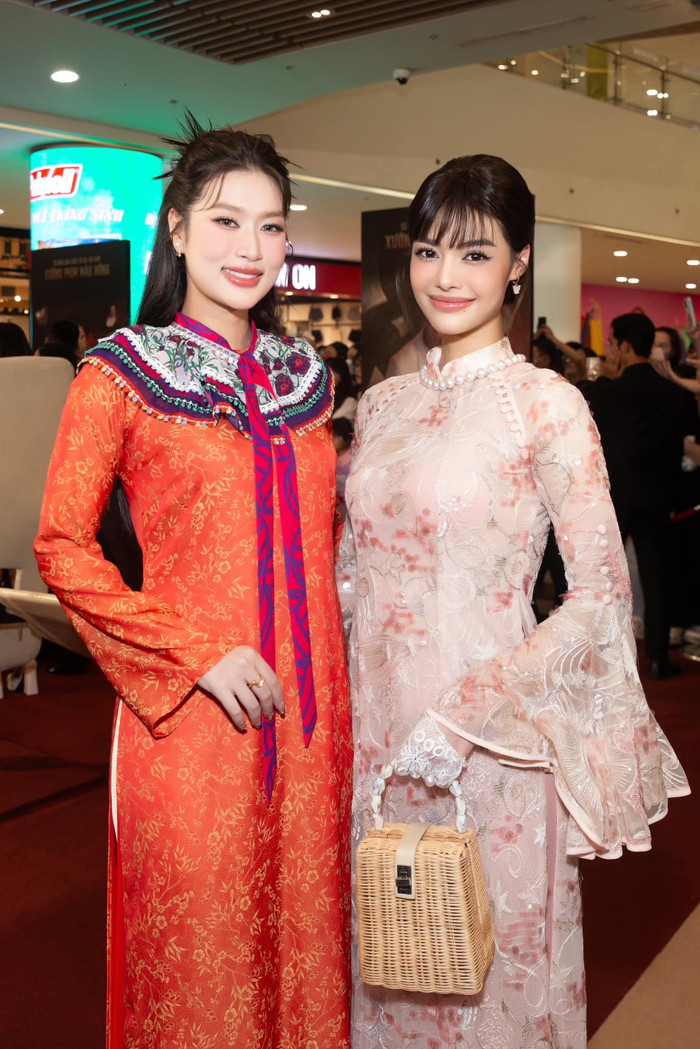 Á hậu Kiều Loan cũng từng đến tham gia ủng hộ Đoàn Thiên Ân khi nàng hậu tham gia một dự án phim trước đó. Ảnh: FBNV
